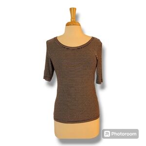 Banana Republic Black and White Boatneck Knit T shirt. Size S